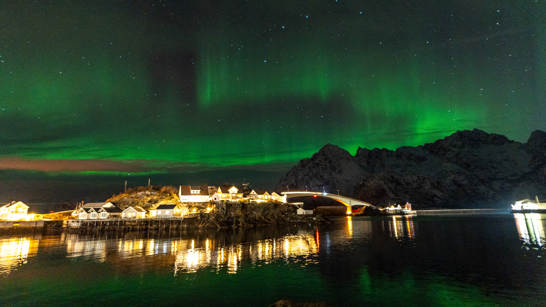 Nordlichter über Henningsvaer