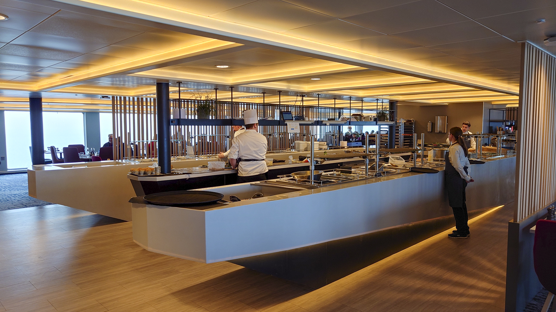 Buffet das nur vom Servicepersonal benutzt werden darf.